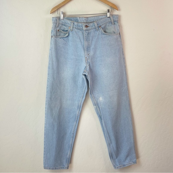 Levi’s VINTAGE 90s 550 ORANGE Tab Relaxed Fit Tapered Leg Light Wash Denim Jeans - Picture 2 of 16